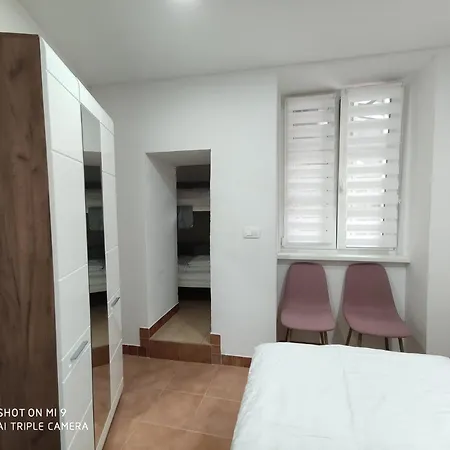 Cross Street 4 *