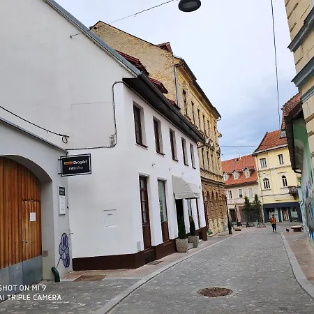 Cross Street 4 *