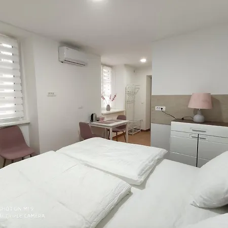 Cross Street 4 Πανσιόν