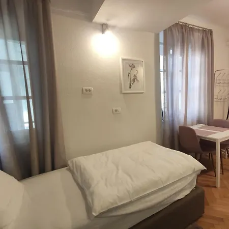 Cross Street 4 Πανσιόν