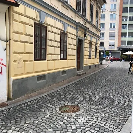 Cross Street 4 3* Λιουμπλιάνα