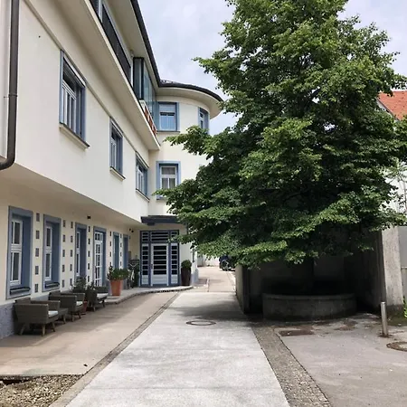 Cross Street 4 3* 卢布尔雅那