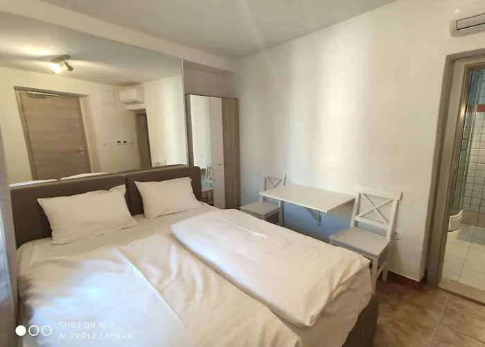 Cross Street 4 Πανσιόν 3*