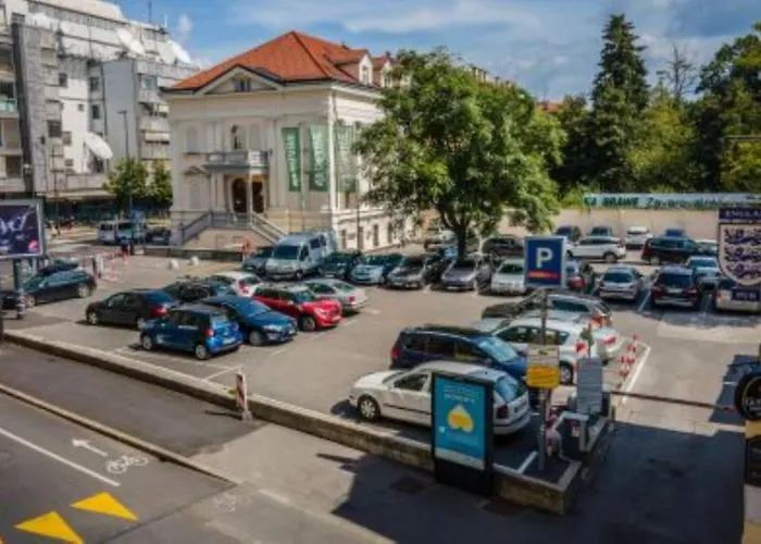 Cross Street 4 Πανσιόν