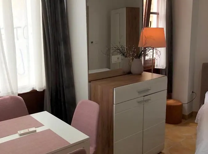 Cross Street 4 Vendégház 3*