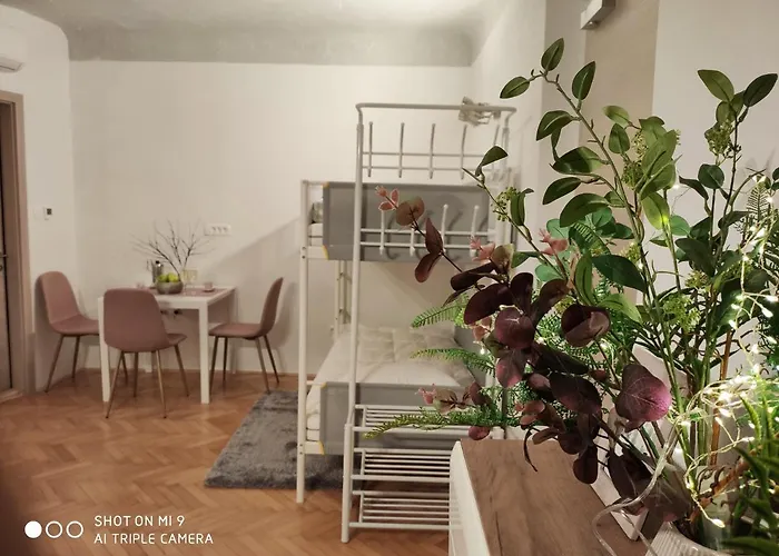 Cross Street 4 Λιουμπλιάνα