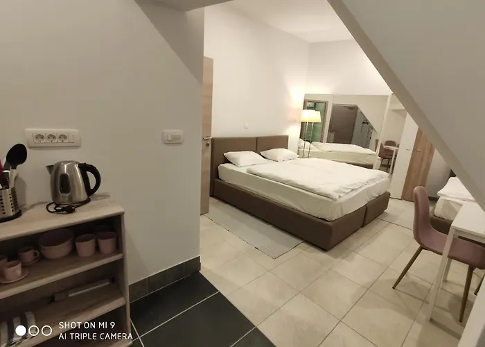 Cross Street 4 3* Ljubljana