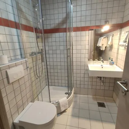 Cross Street 4 3* Lublana