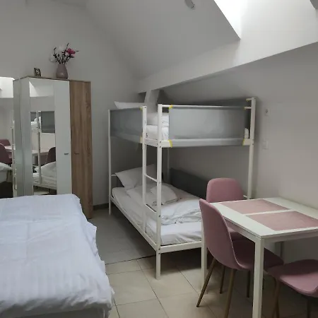 Cross Street 4 Pensjonat 3*