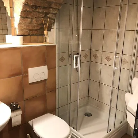 Pensjonat Cross Street 4 3*