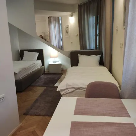 Cross Street 4 Pensjonat 3*